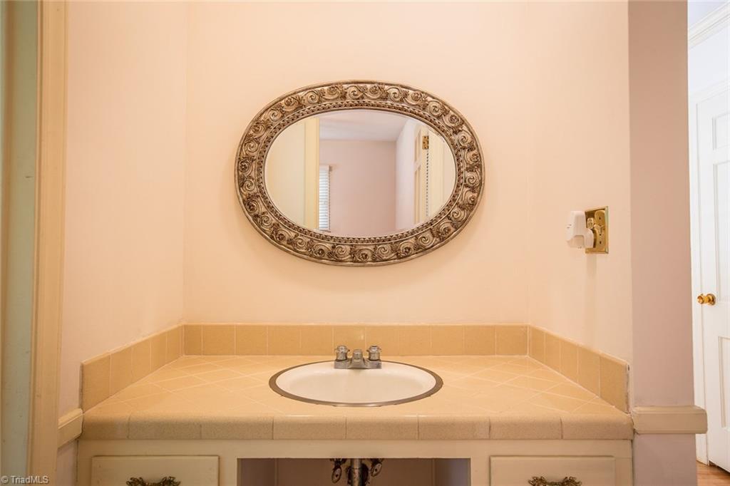 914 Wimbledon Pl, High Point, NC 27262 photo 15