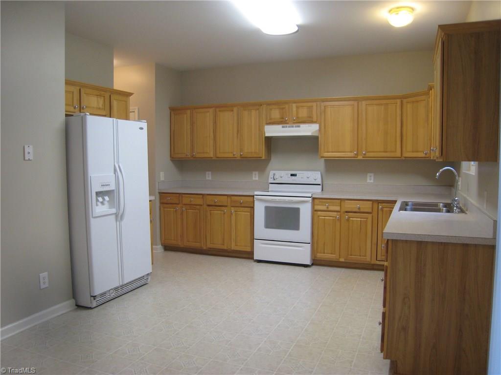 1112 Hampton Park Dr, High Point, NC 27265 photo 8