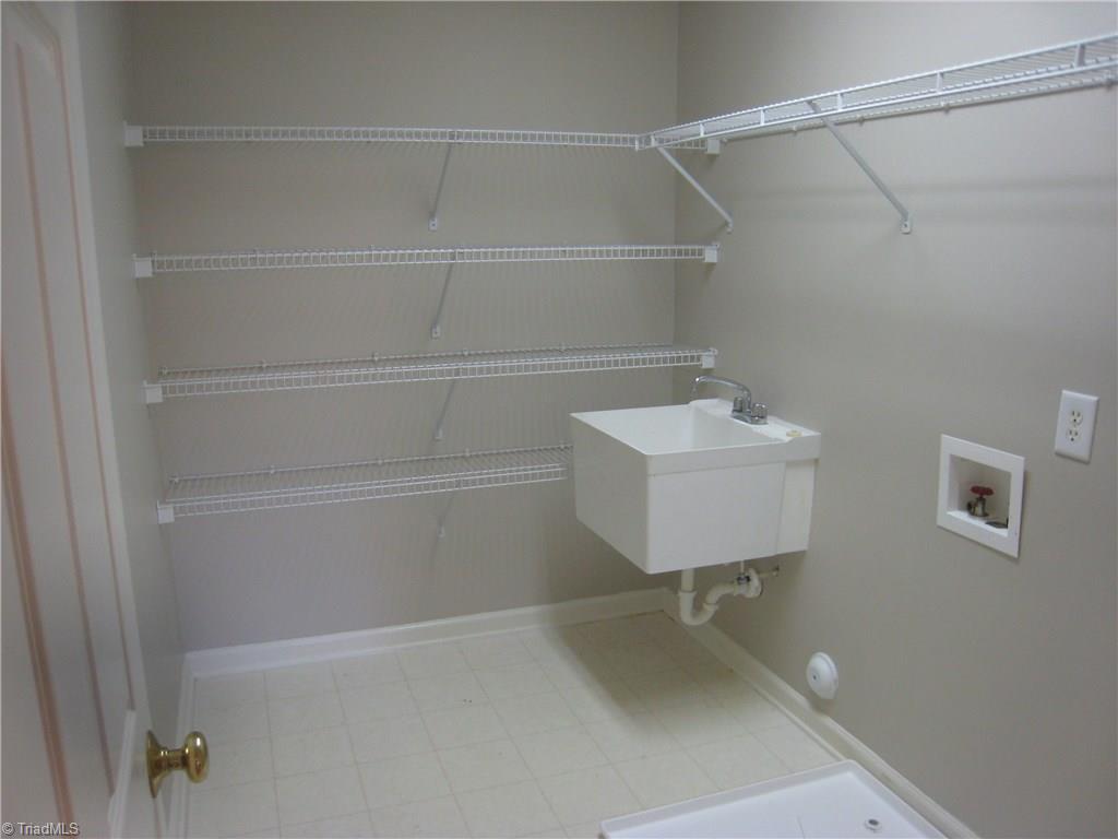 1112 Hampton Park Dr, High Point, NC 27265 photo 18