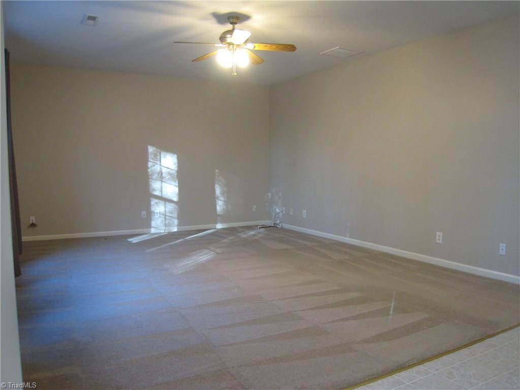1112 Hampton Park Dr, High Point, NC 27265 photo 9