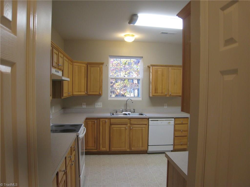 1112 Hampton Park Dr, High Point, NC 27265 photo 6