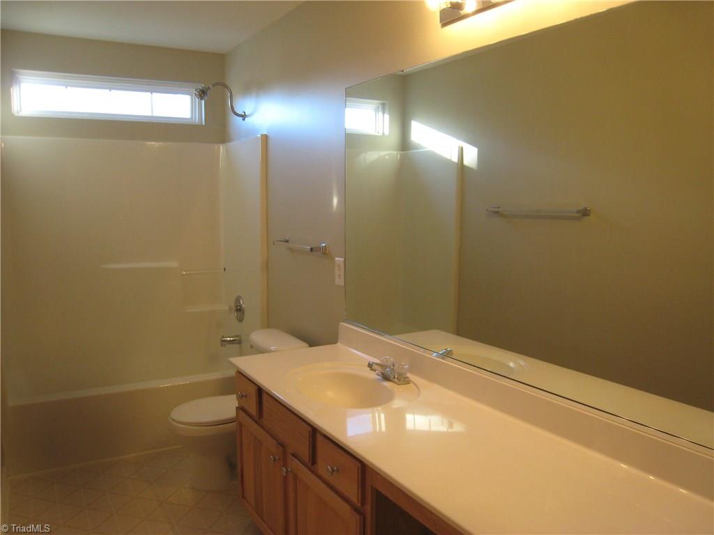 1112 Hampton Park Dr, High Point, NC 27265 photo 15