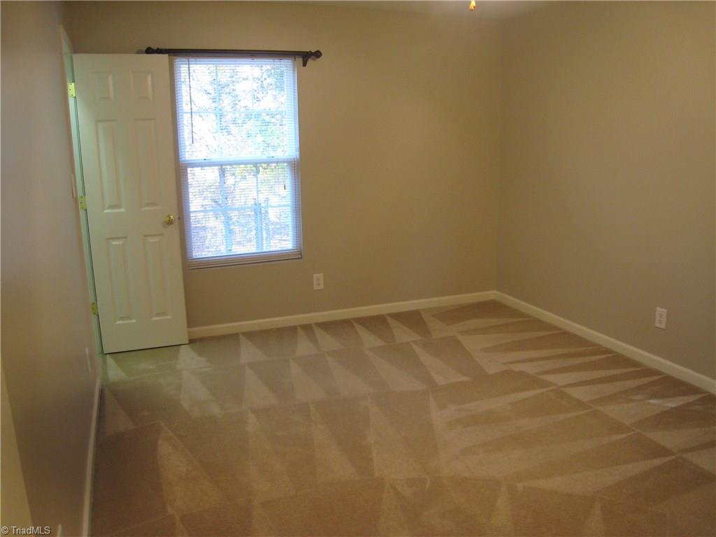 1112 Hampton Park Dr, High Point, NC 27265 photo 19