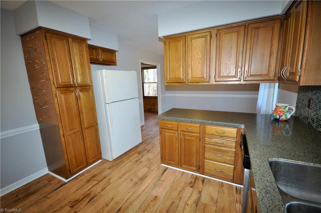 1806 Overlook Pt, High Point, NC 27265 photo 13