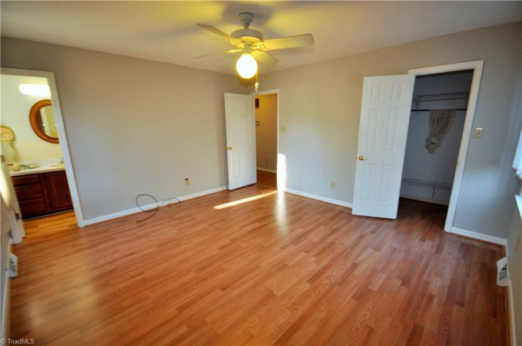 1806 Overlook Pt, High Point, NC 27265 photo 5