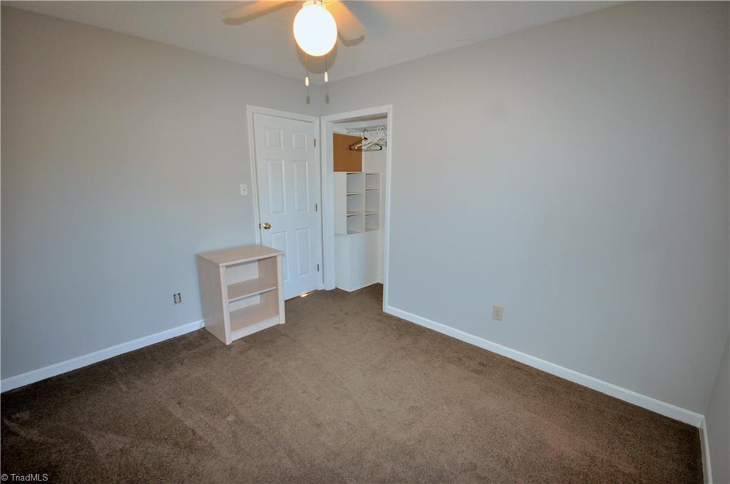 1806 Overlook Pt, High Point, NC 27265 photo 9