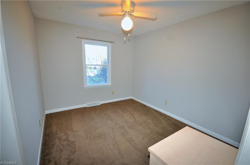 1806 Overlook Pt, High Point, NC 27265 photo 8