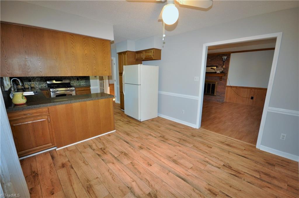 1806 Overlook Pt, High Point, NC 27265 photo 3