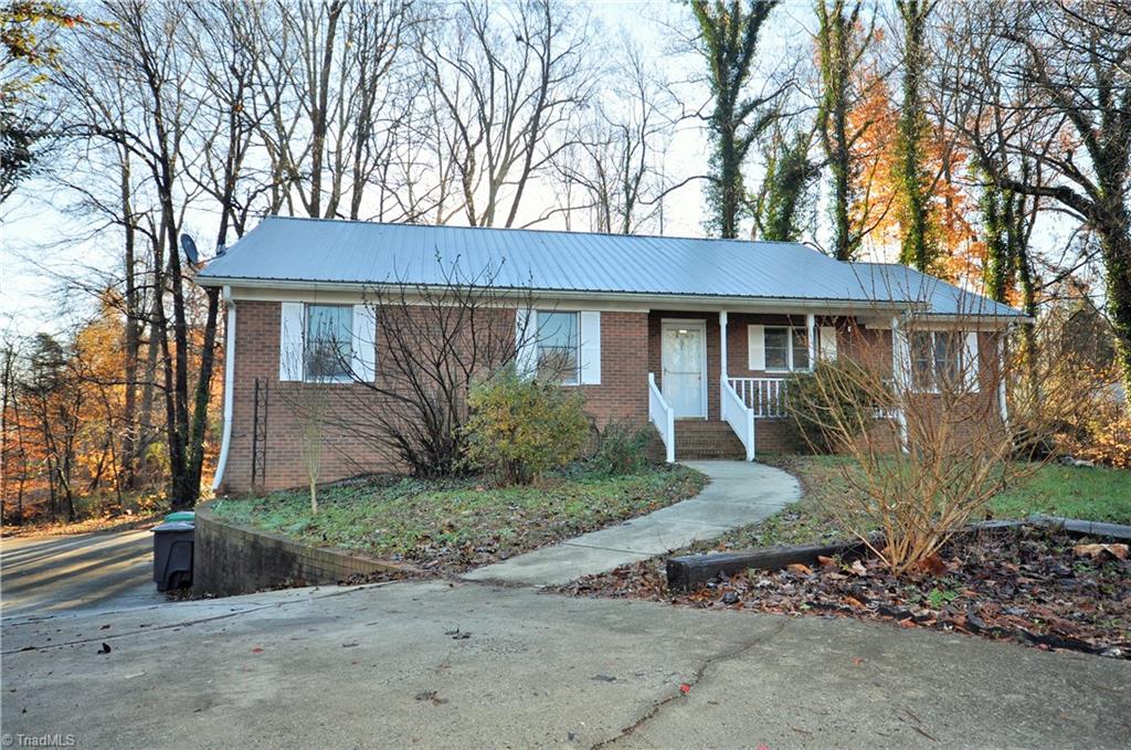1806 Overlook Pt, High Point, NC 27265 photo 1
