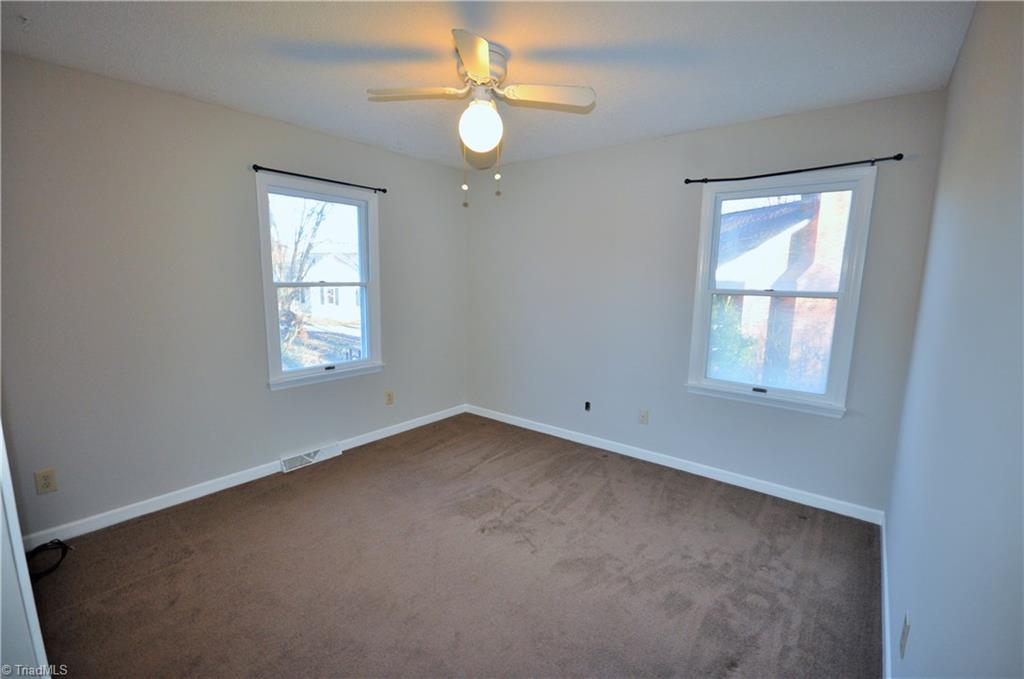 1806 Overlook Pt, High Point, NC 27265 photo 10