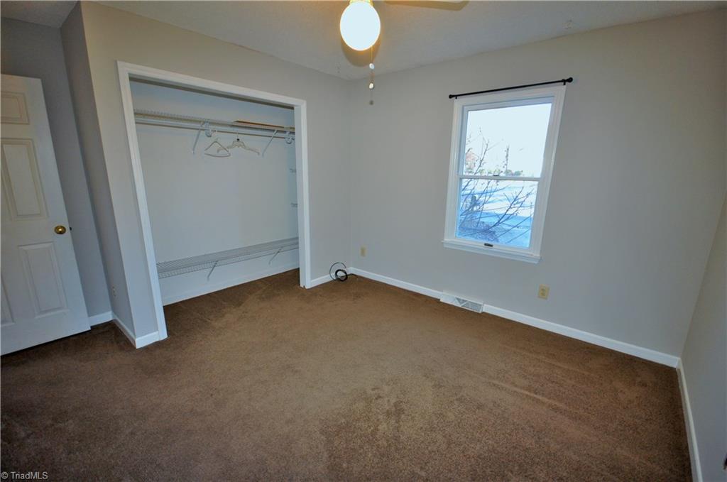 1806 Overlook Pt, High Point, NC 27265 photo 11