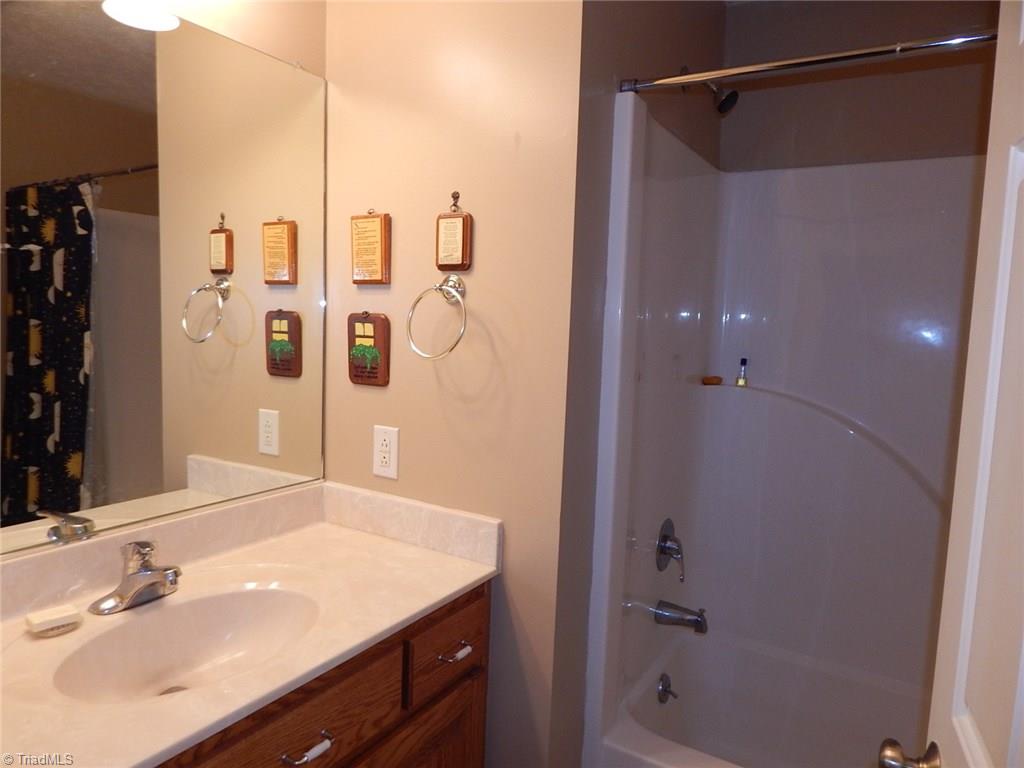 174 Brook Hill Ct, Elkin, NC 28621 photo 10