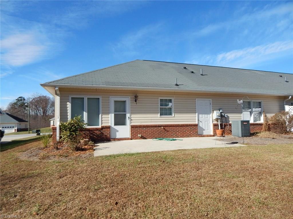 174 Brook Hill Ct, Elkin, NC 28621 photo 2