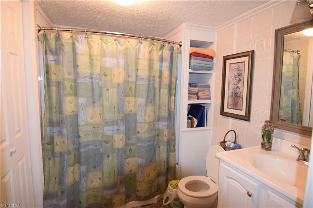 409 E Main St, Pilot Mountain, NC 27041 photo 18