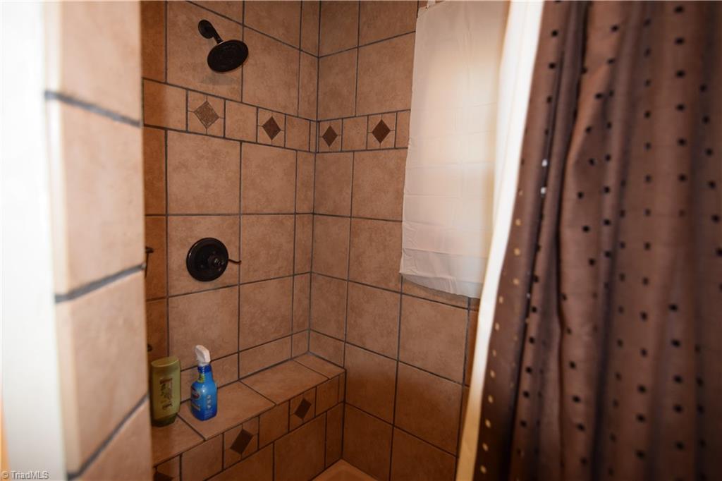 409 E Main St, Pilot Mountain, NC 27041 photo 9