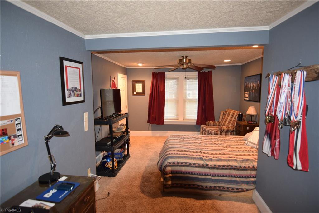 409 E Main St, Pilot Mountain, NC 27041 photo 16