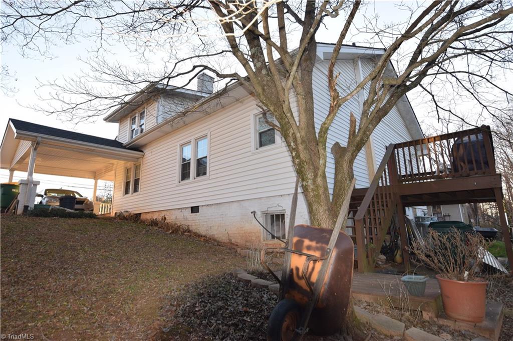 409 E Main St, Pilot Mountain, NC 27041 photo 4