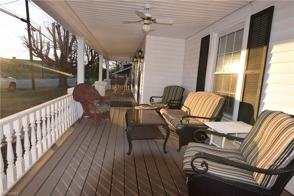409 E Main St, Pilot Mountain, NC 27041 photo 3