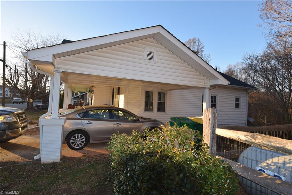 409 E Main St, Pilot Mountain, NC 27041 photo 2