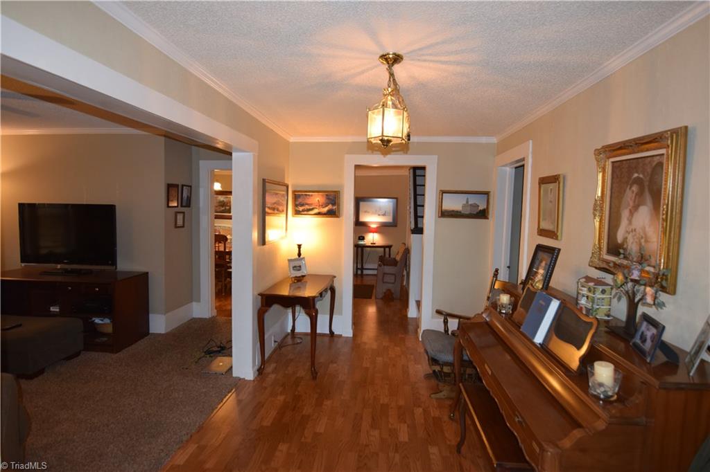 409 E Main St, Pilot Mountain, NC 27041 photo 10