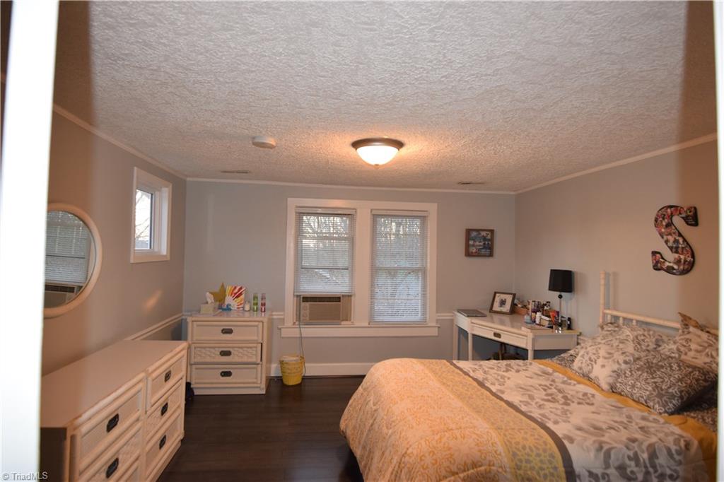 409 E Main St, Pilot Mountain, NC 27041 photo 15