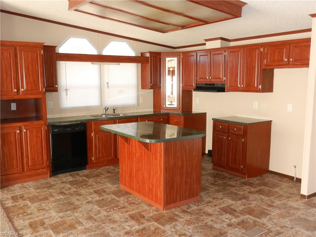 6894 Wright Rd, Thomasville, NC 27360 photo 2