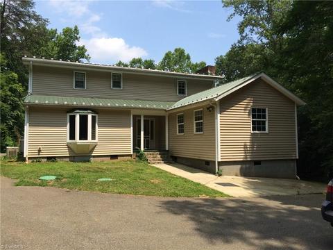 346 E Collins Ln, Dobson, NC 27017 photo 3