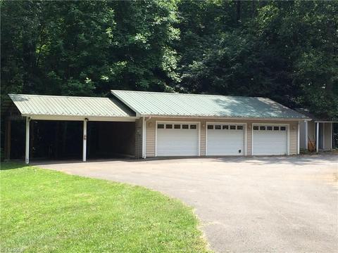 346 E Collins Ln, Dobson, NC 27017 photo 4