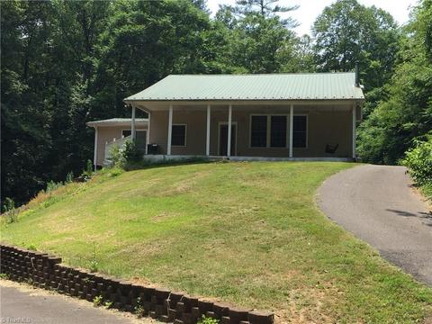 346 E Collins Ln, Dobson, NC 27017 photo 1