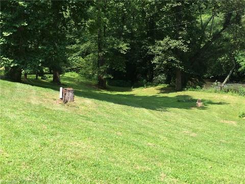 346 E Collins Ln, Dobson, NC 27017 photo 5