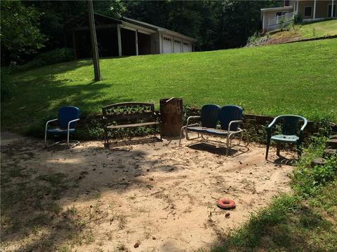 346 E Collins Ln, Dobson, NC 27017 photo 6
