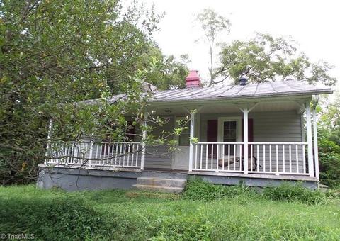 164 Spring St, Elkin, NC 28621 photo 1