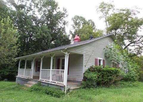 164 Spring St, Elkin, NC 28621 photo 2