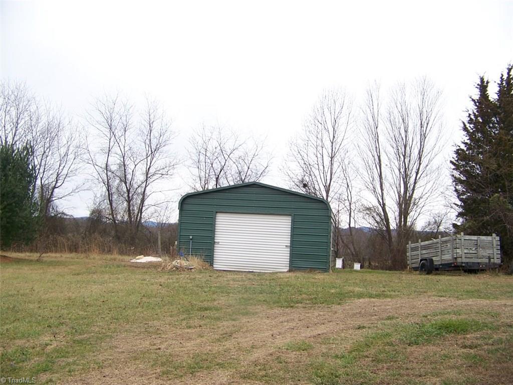 653 Flippin Rd, Lowgap, NC 27024 photo 12