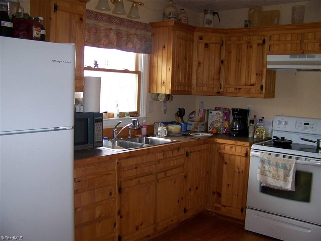 653 Flippin Rd, Lowgap, NC 27024 photo 6