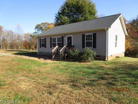 141 Oak Rd, Mayodan, NC 27027 photo 1