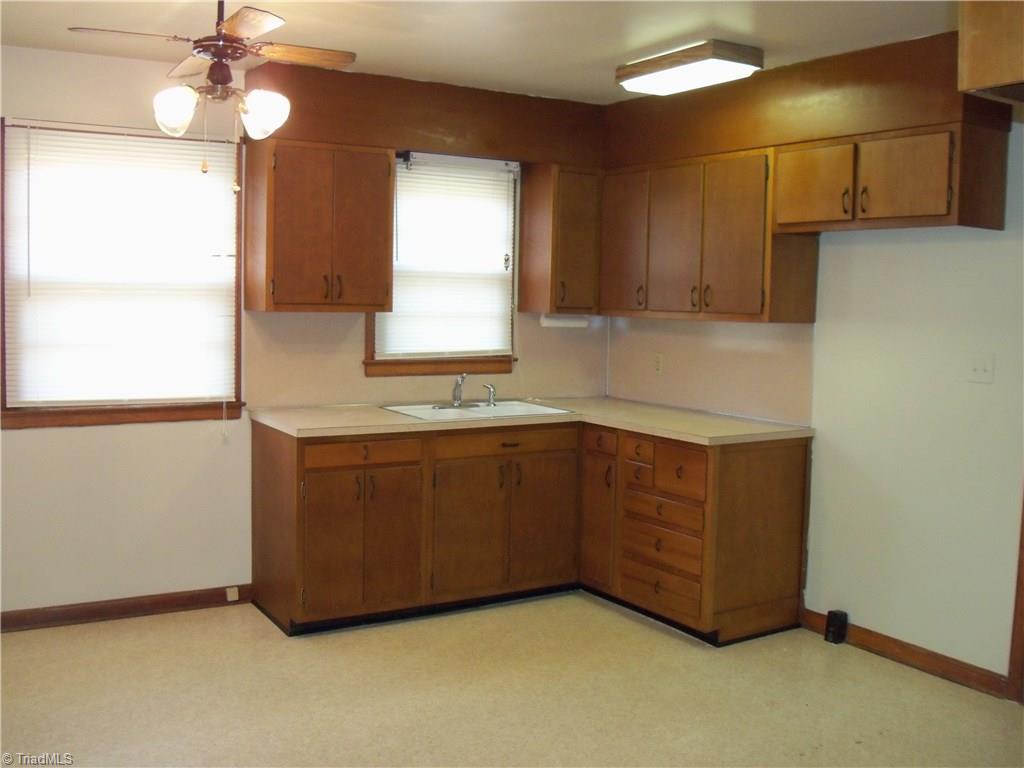 1232 Guyer St, High Point, NC 27262 photo 5