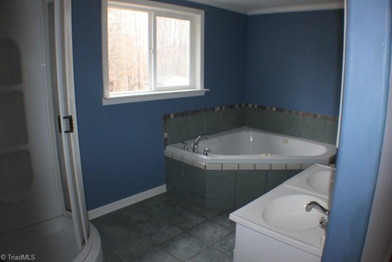 293 W Dodson Mill Rd, Pilot Mountain, NC 27041 photo 6