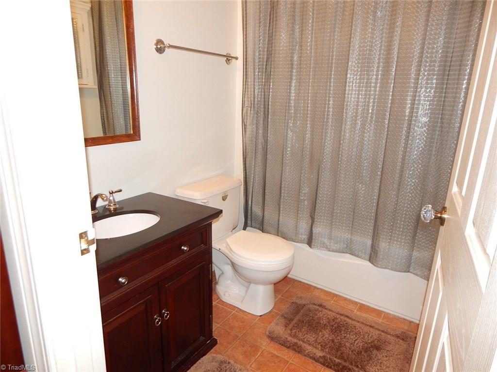226 Windsor Park Dr, Dobson, NC 27017 photo 9