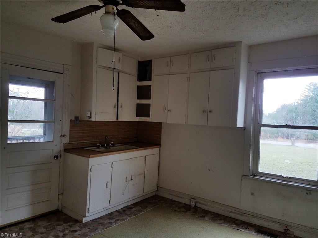 1127 Mill St, Pinnacle, NC 27043 photo 17