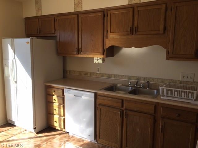 1437 Bailey Cir, High Point, NC 27262 photo 5