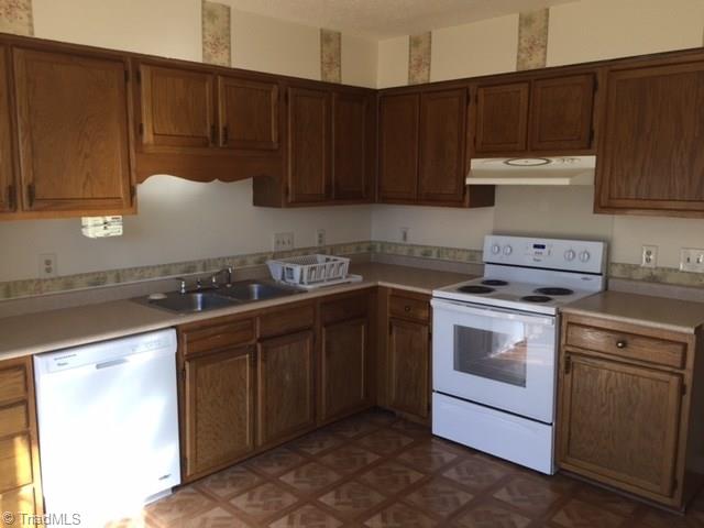 1437 Bailey Cir, High Point, NC 27262 photo 6