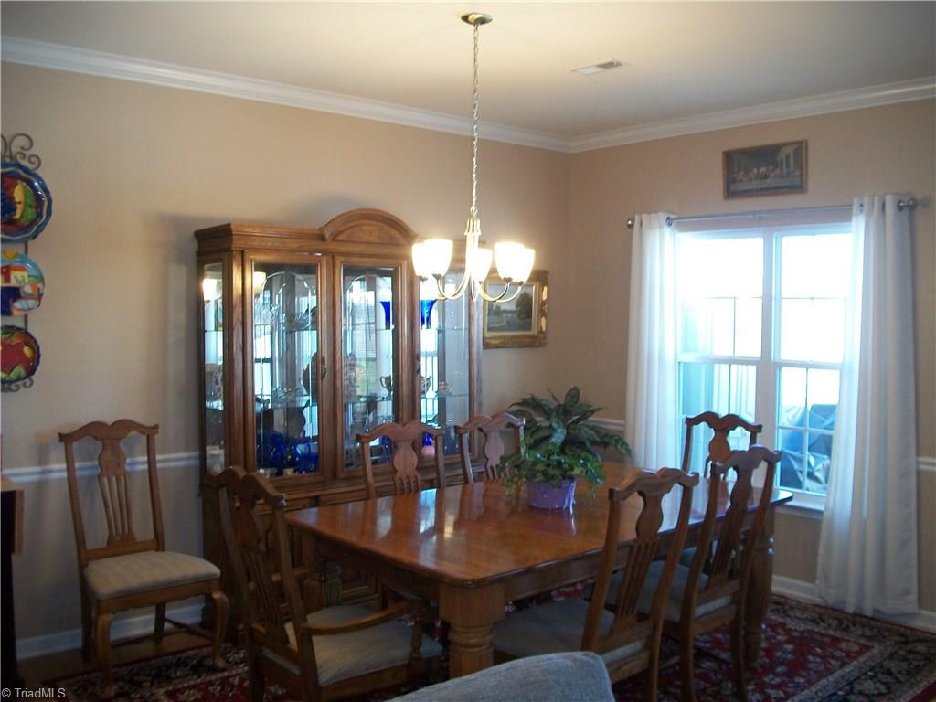 586 Forage Dr, High Point, NC 27265 photo 2