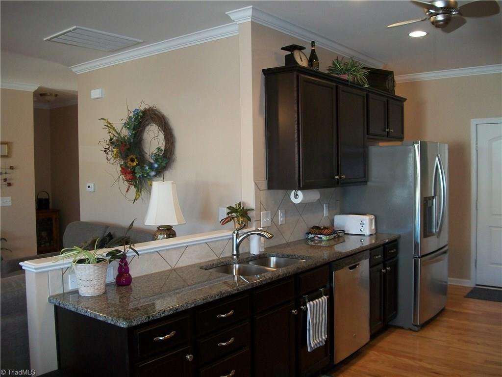 586 Forage Dr, High Point, NC 27265 photo 3