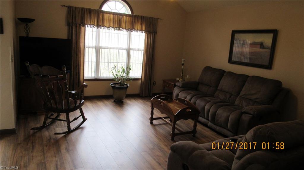136 Conifer Ct, King, NC 27021 photo 3