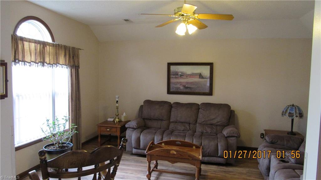 136 Conifer Ct, King, NC 27021 photo 2