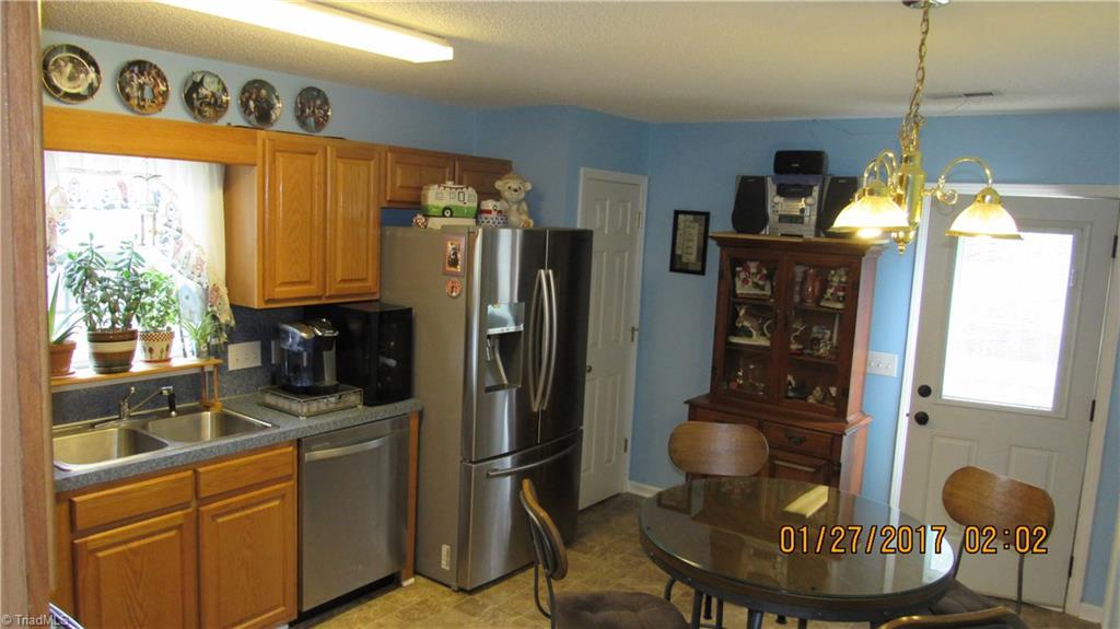 136 Conifer Ct, King, NC 27021 photo 5