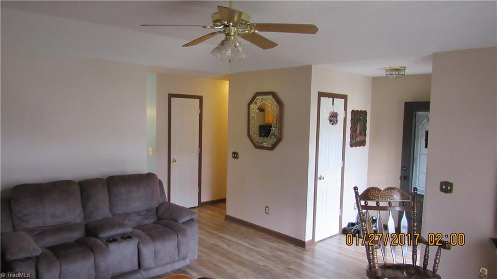 136 Conifer Ct, King, NC 27021 photo 4