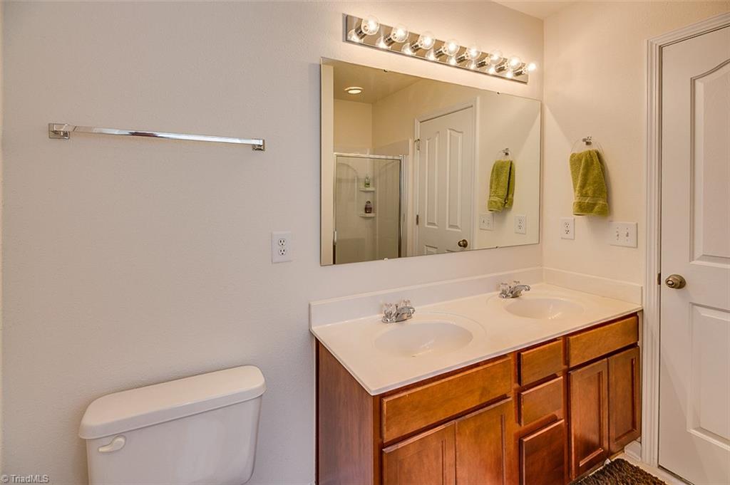 895 Hedgepath Ter, High Point, NC 27265 photo 14