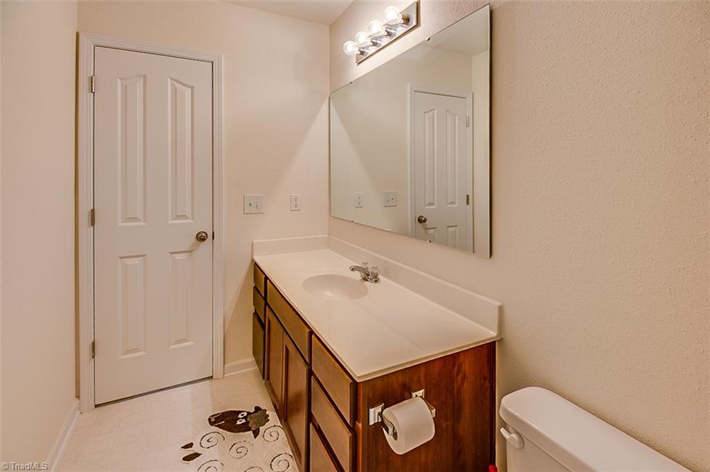 895 Hedgepath Ter, High Point, NC 27265 photo 20